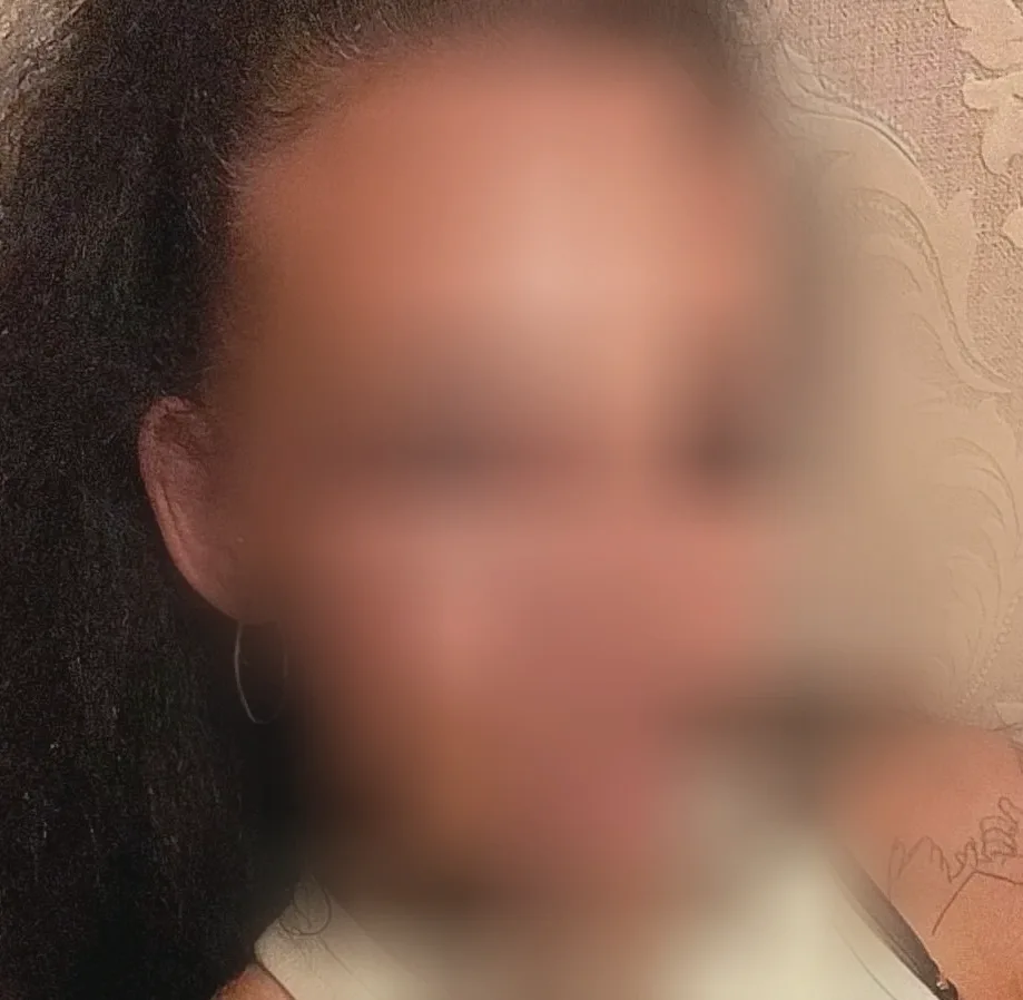 Ella, 38