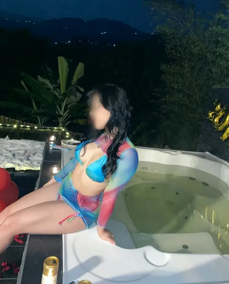 Leyla, 34