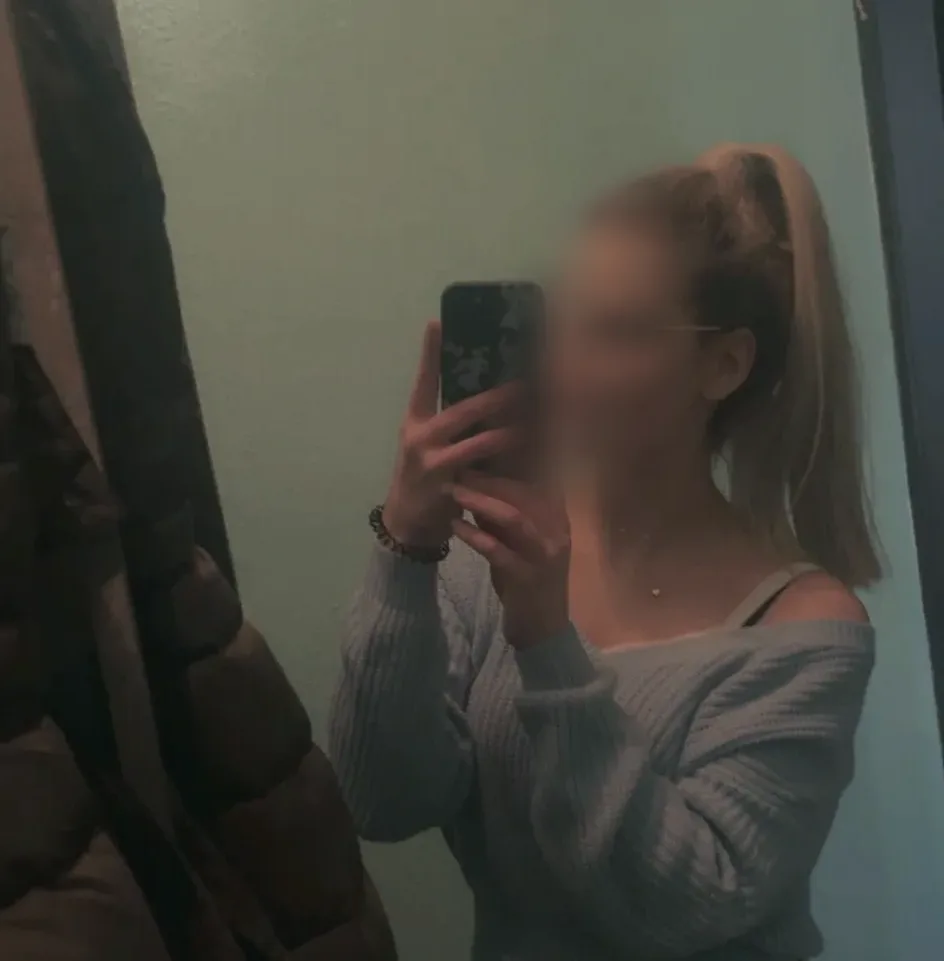 Niamh, 26