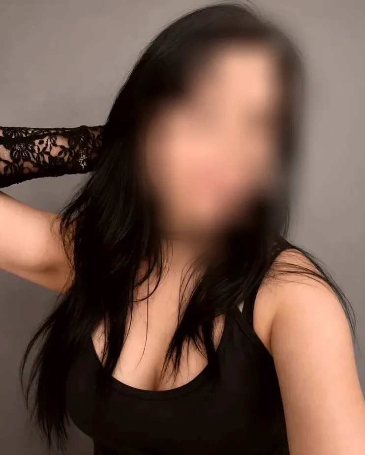 Nicola, 19