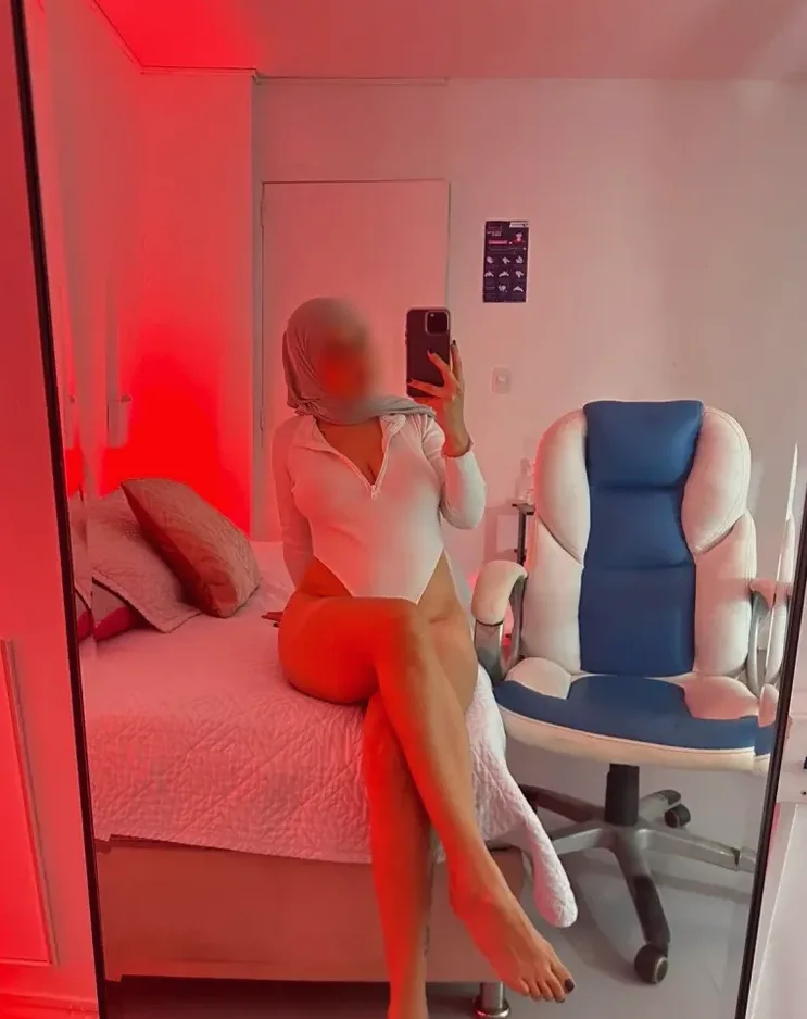 Paige, 23